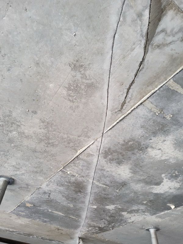 Epoxy injection ports along a concrete crack